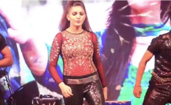 VIDEO: सपना चौधरी का ऐसा मेकओवर, ''लड़की ब्‍यूटीफुल'' गाने पर जबरदस्‍त डांस