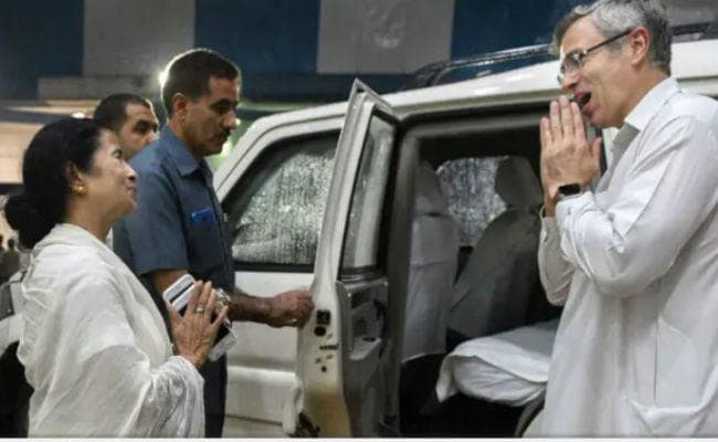 महागठबंधन को लेकर ममता से मिले उमर, कहा-दीदी को दिल्ली ले जायेंगे