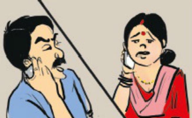 शौहर ने फोन पर ही दे दिया तलाक, बीवी लगा रही मदद की गुहार