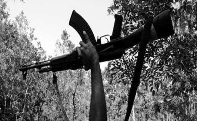 लातेहार : दो लाख का इनामी एरिया कमांडर ने किया सरेंडर