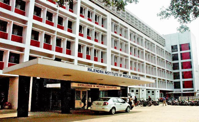 रांची : मेडिकल छात्रा को इंसेफलाइटिस रिम्स इमरजेंसी में चल रहा इलाज