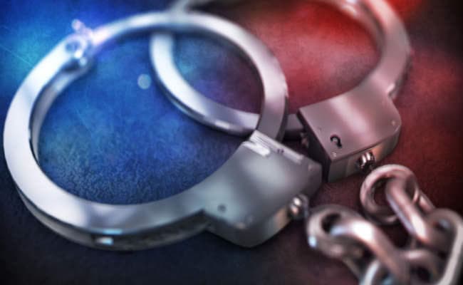 चॉपड़ से हमला कर इलाका अशांत करने के आरोप में चार गिरफ्तार