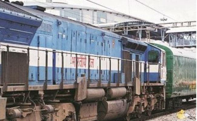 महिला डिब्बे में यात्रा करने पर लगभग 1400 पुरुष यात्री को पुलिस ने दबोचा