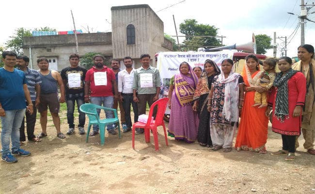 कोकरवासियों ने केरल बाढ़ पीड़ितों के लिए राहत कोष अभियान चलाया, 11 हजार रुपये जुटाये