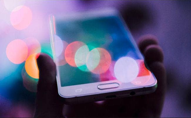 अगर आपका स्मार्टफोन स्लो हो गया है, गर्म होने लगा है, बैटरी टिक नहीं रही, तो पढ़ें यह खबर!