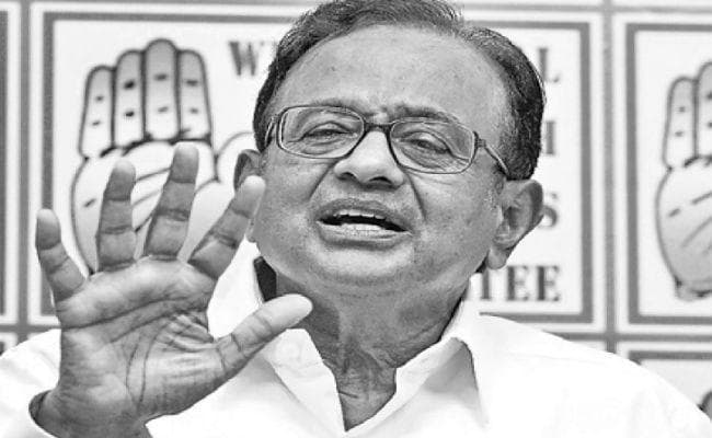 कोलकाता पहुंचे देश के पूर्व वित्त मंत्री पी चिदंबरम, बोले, राफेल पर सरकार ने की नियमों की अनदेखी