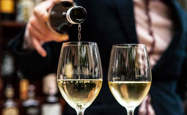 कोलकाता : शराब की कालाबाजारी पर सख्त हुई सरकार