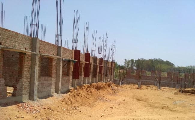 झारखंड : एक डॉक्टर के भरोसे आयुष के 23 अस्पताल, चाईबासा में 16 साल से बन रहा आयुर्वेदिक मेडिकल कॉलेज