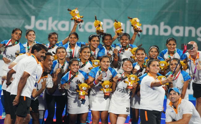 भारतीय महिला हॉकी टीम की 4 खिलाड़ियों को एक-एक करोड़ रुपये का ईनाम देगी ओडिशा सरकार