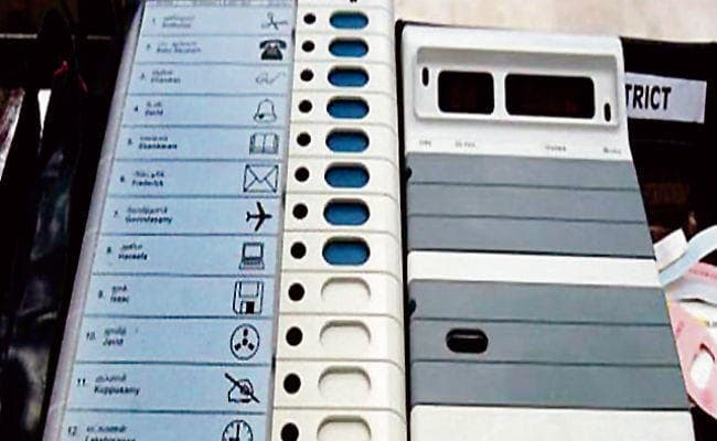 पटना : नागपुरी पिंक सील के यूनिक नंबर से होगी अब ईवीएम की ट्रैकिंग, चौबीसों घंटे होगी सुरक्षा