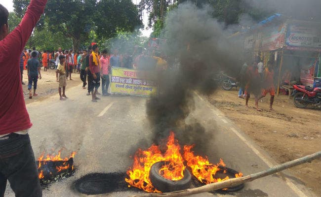 सवर्णों का भारत बंद: बिहार में सांसद पप्पू यादव पर हमला, प्रदर्शनकारियों ने रोकी ट्रेन