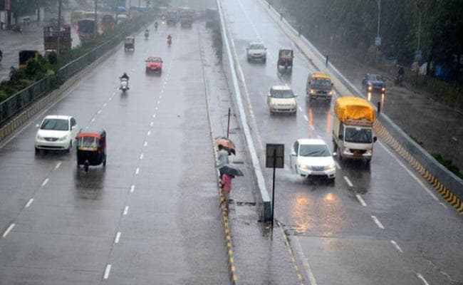 भारी बारिश से ओड़िशा में जनजीवन प्रभावित, भुवनेश्वर के सभी स्कूल और आंगनबाड़ी केंद्र बंद