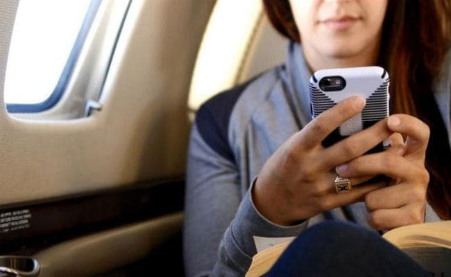 फ्लाइट में अगले महीने से मिलने लगेगी मोबाइल इंटरनेट कनेक्टिविटी, चुकानी होगी ऊंची कीमत…