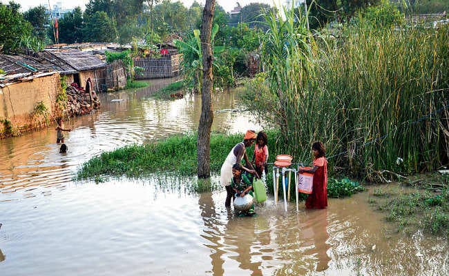 पटना : 10 दिनों से टापू पर 500 परिवार, राशन पर भी आफत, आज से  घटेगा पानी, जल स्तर अब भी खतरे के निशान से ऊपर
