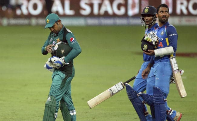 INDvsPAK : पाकिस्तानी कोच ने बल्लेबाजों के सिर फोड़ा हार का ठिकरा INDvsPAK : पाकिस्तानी कोच ने बल्लेबाजों के सिर फोड़ा हार का ठिकरा