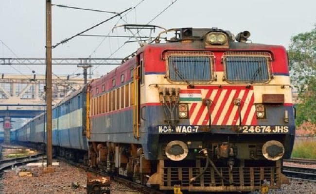 बिहार : ट्रैक पर जलजमाव के कारण कई ट्रेनों को किया गया रद्द