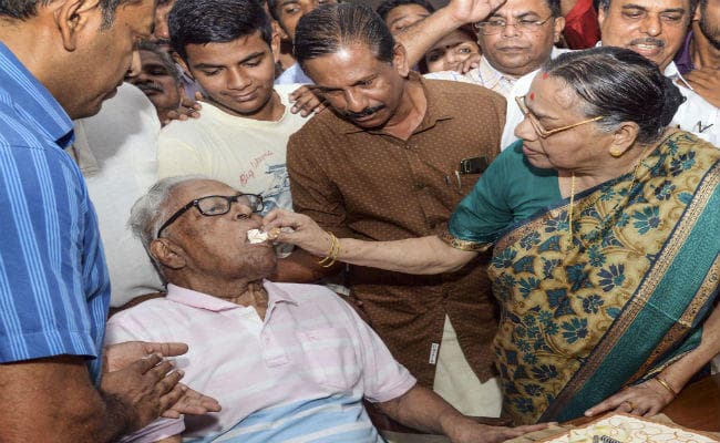 केरल के पूर्व सीएम अच्युतानंदन 96 साल के हुए, देशभर से मिली बधाई