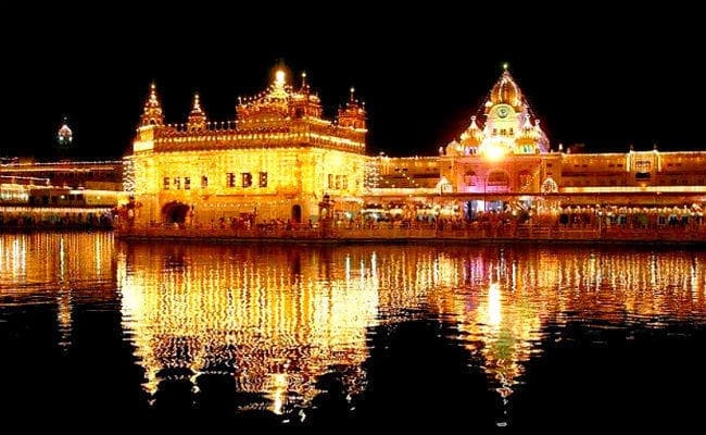 दीपावली: जानिए देश ने किस अंदाज में मनाया दीपोत्सव, अलग-अलग इलाकों से आई खूबसूरत तस्वीरें