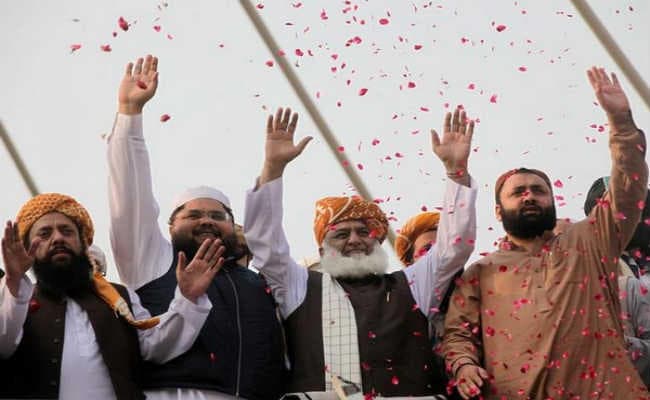 पाकिस्तान में आजादी मार्चः खतरे में इमरान खान  की सत्ता, आज विपक्षी नेता भरेंगे हुंकार