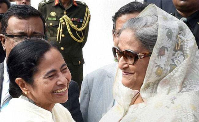 साथ बैठकर टेस्ट मैच का आनंद ले सकती हैं ममता और हसीना