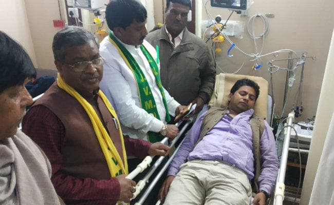 रांची : ''चुनावी डिबेट'' के दौरान आपस में भिड़े कार्यकर्ता, जेवीएम महासचिव जितेंद्र वर्मा घायल, अस्‍पताल में भर्ती