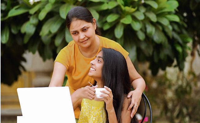 बहक न जायें कदम: अपने टीनेजर बच्चों को जरूर बताएं ये बातें