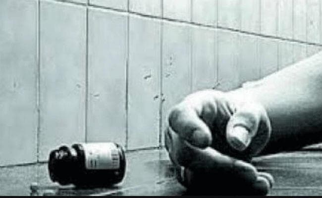 विधायक के चचेरे भाई द्वारा पुलिस चौकी में जहर खाने का आरोप, मौत