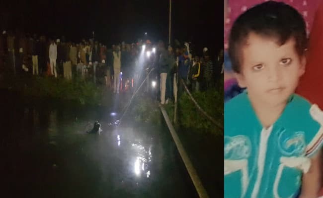 नहर में गिरा पांच वर्ष का मासूम, अंधेरा व गंदगी की वजह से NDRF ने रोकी रेस्क्यू ऑपरेशन