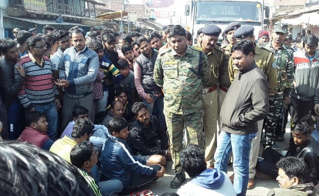 धार्मिक स्थल के बाहर टांगा पशु का कटा सिर, गुस्से में लोगों ने सिसई में रांची-छत्तीसगढ़ NH को किया जाम