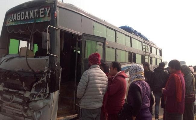 भूटान से बोधगया जा रही बौद्ध भिक्षुओं से भरी बस दुर्घटनाग्रस्त, एक दर्जन बौद्ध भिक्षु जख्मी