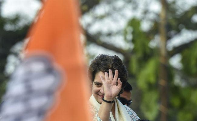 IN PICS : मेगा रोड शो के जरिए प्रियंका ने किया यूपी में चुनावी अभियान का आगाज