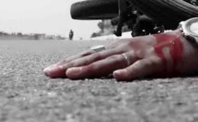 देवघर :  ट्रक में बाइक ने मारा धक्का, एक की मौत, दूसरा घायल