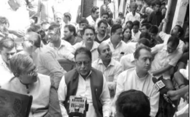 कोलकाता : दिवंगत आइपीएस अधिकारी के घर पहुंचे मुकुल