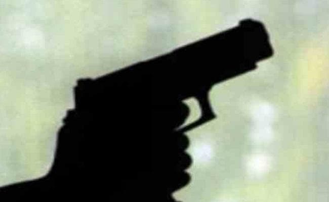 शादी समारोह में हर्ष फायरिंग, गोली लगने से तीन महिला समेत पांच जख्मी