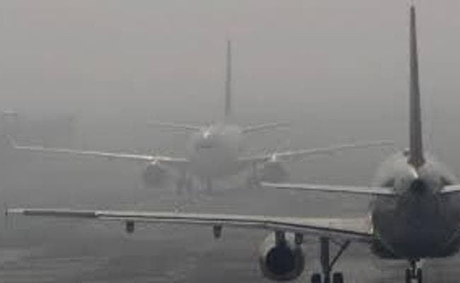 कोहरे का कहर, दिल्ली एयरपोर्ट से 10 उड़ानों के मार्ग बदले