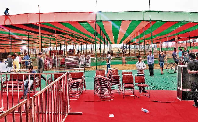 राहुल की रैली: पास के लिए होटल का चक्कर लगाते रहे नेता, रात तक झंडा लगानेवालों को नहीं मिला मौका