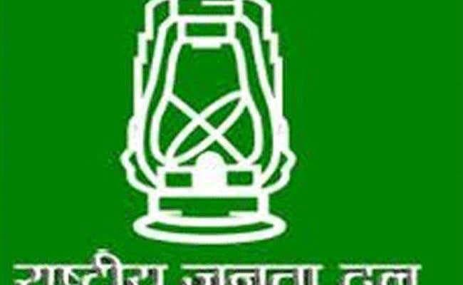 90% आरक्षण की मांग को लेकर राजद का जिला मुख्यालयों में धरना
