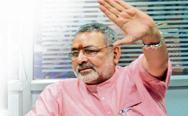 गिरिराज सिंह के बयान से मचा हंगामा, दिल्ली तलब, नवादा सीट लोजपा को देने पर जतायी नाराजगी