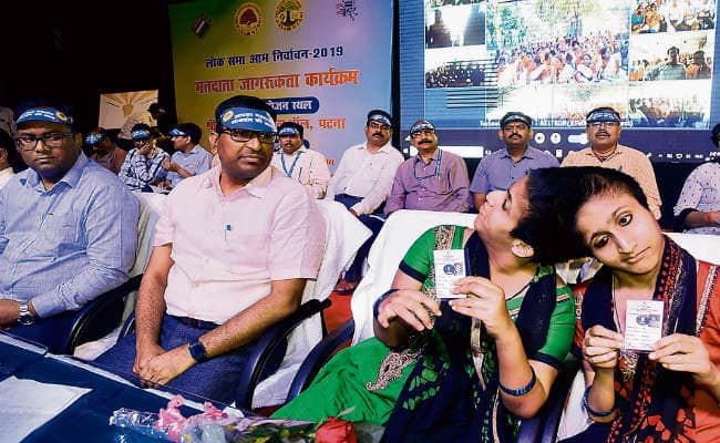 पटना : विधानसभा में एक, लोकसभा में दो वोट देंगी जुड़वां बहनें