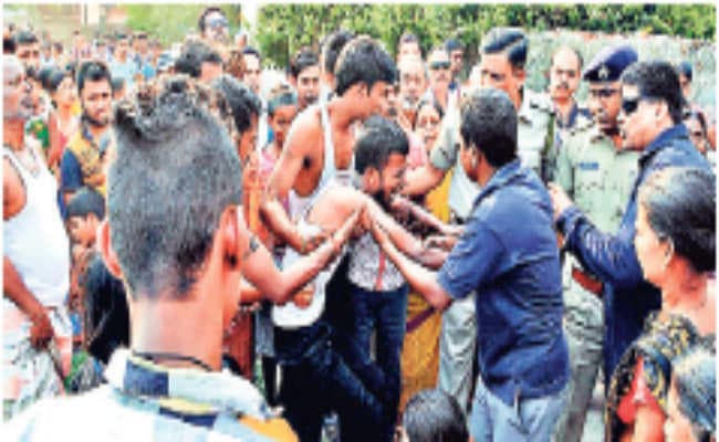 सेप्टिक टैंक में मिला पत्नी का शव, कहा था- प्रेमी संग भागी है