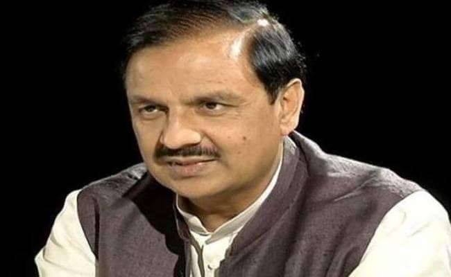 केंद्रीय मंत्री महेश शर्मा से जबरन वसूली के आरोप में महिला गिरफ्तार