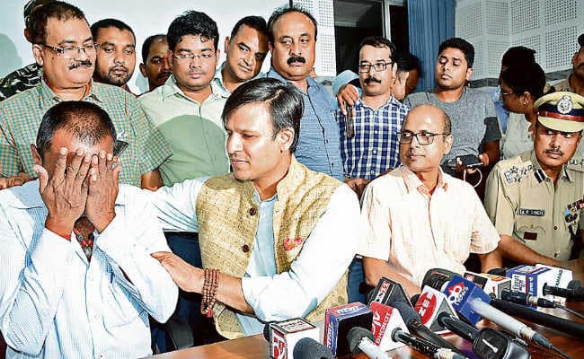 शहीद रतन ठाकुर का बेटा अब पूरे देश का बेटा है : विवेक ओबेरॉय