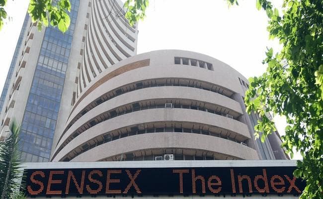 स्टॉक मार्केट में मामूली गिरावट, IT कंपनियों के शेयर टूटे