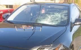 लॉकेट चटर्जी की गाड़ी पर हमला