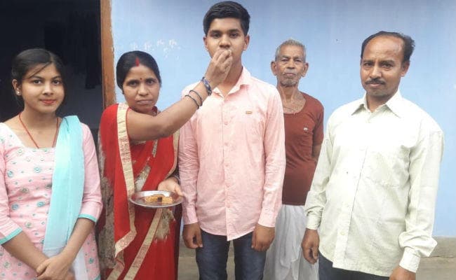 JAC RESULT : गुमला में पलंबर व किसान के बेटों ने लहराया परचम