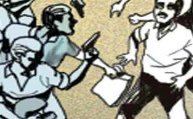 कंपाउंडर और उसके पुत्र पर बाइक सवार बदमाशों ने किया हमला