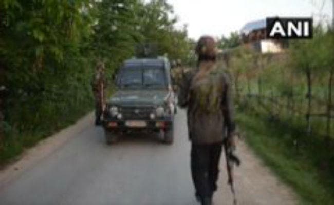 जम्‍मू-कश्‍मीर : शोपियां में मुठभेड़, एक आतंकी ढेर, सुरक्षा बलों टॉप लश्‍कर कमांडर्स को घेरा