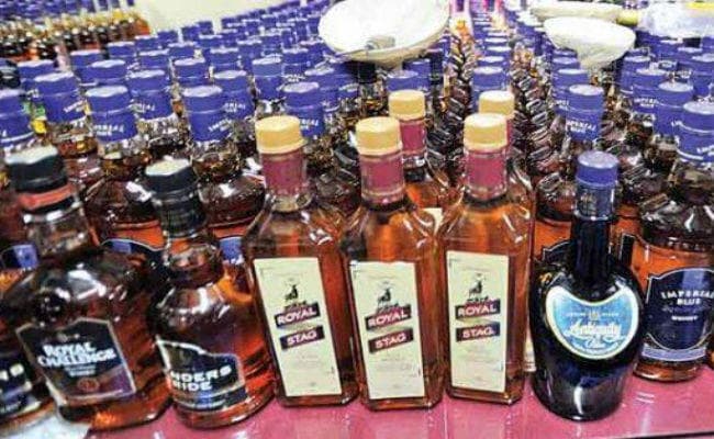 सुपौल : ट्रक पर लदी 6786 बोतल शराब जब्त कारोबारी फरार