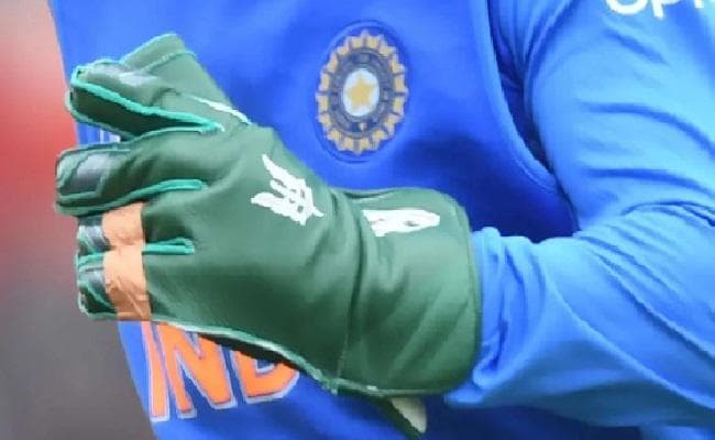 खेल जगत ने दस्ताने विवाद पर धौनी का समर्थन किया