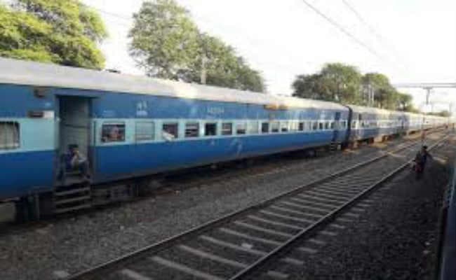 सीवान-सोनपुर रेलखंड पर कई ट्रेनें रद्द, तो कई का रूट बदला